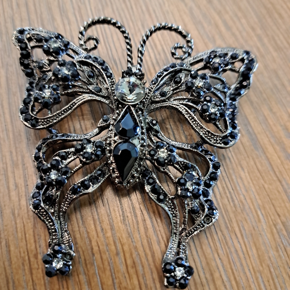 Black Butterfly pin